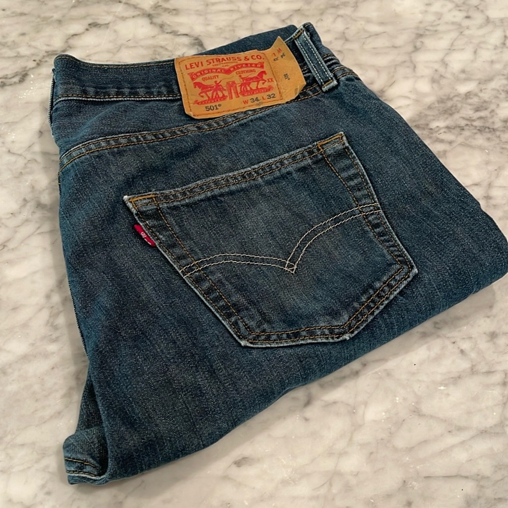 Levi’s 501 Men’s 34 x 32 Dark Blue Wash